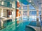 Wśród atrakcji w basenie są przeciwprądy i hydromasaż