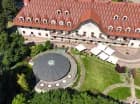 Hotel powstał w zacisznym miejscu i w zabytkowym budynku