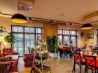W stylowej restauracji są przygotowywane smaczne i pożywne posiłki