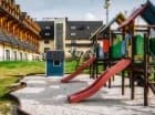 Dla dzieci przygotowano rozległy plac zabaw