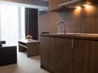 Apartament 4-os. z aneksem posiada dodatkowo salon z częścią wypoczynkową