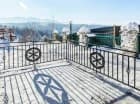 Apartament Spring Panda ma też taras z wyjściem do ogródka