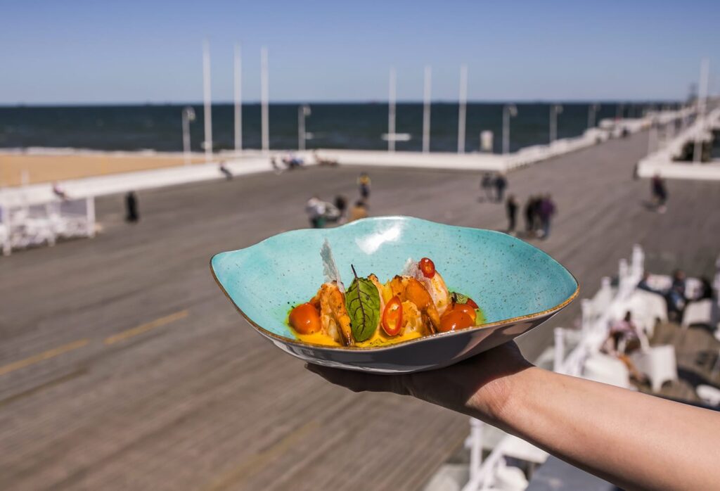 Danie w najlepszej restauracji w Sopocie przy plaży i molo